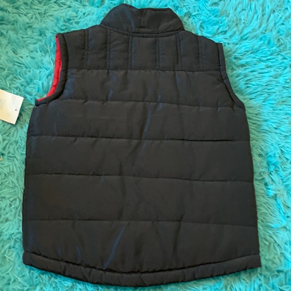 Boy’s NWTS DKNY Puffer Vest. - Picture 2 of 3